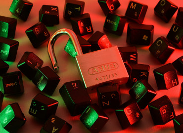 блокировка счетов ФНС: основания и способы снятия - фото - 1